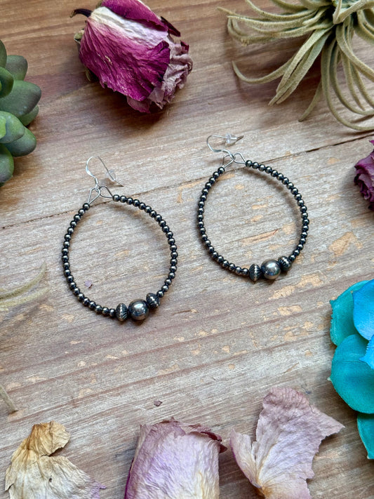 Sterling Silver Pearl Hoop Earrings - 8 mm in the middle, detail view