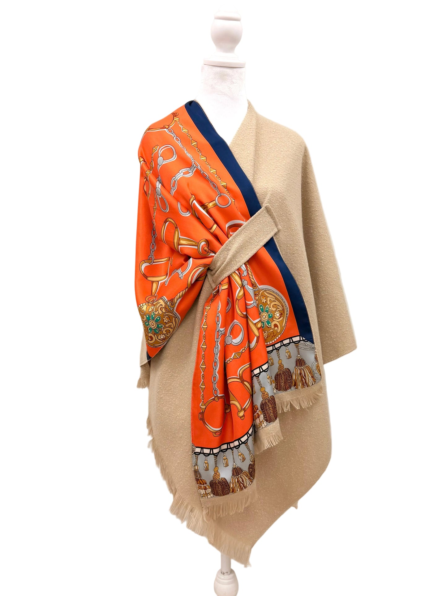 Pull Through Wrap / Beige / Orange Bit, close-up view