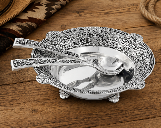 Concho Pattern Salad Bowl with Serving Set, detail view