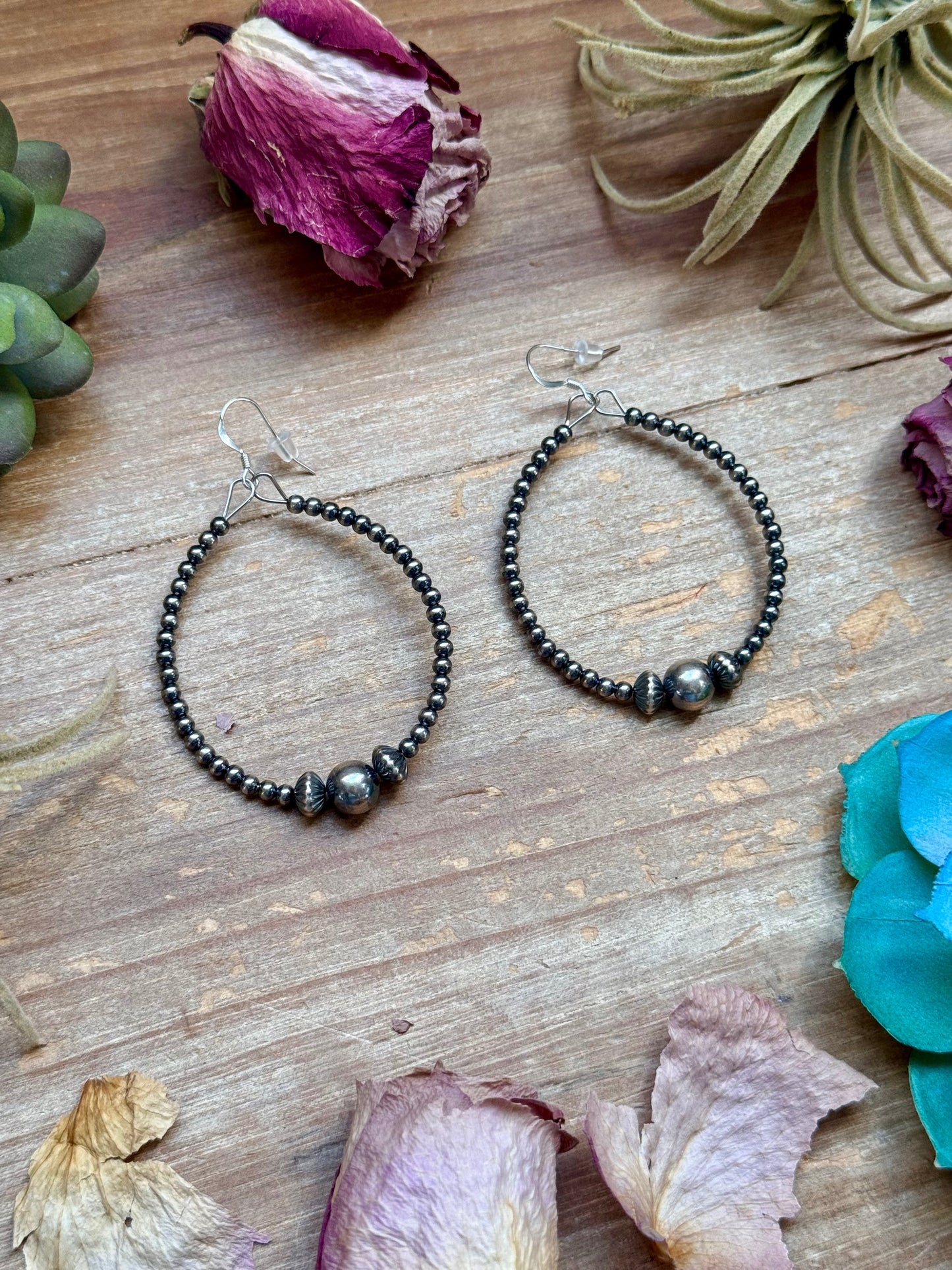 Sterling Silver Pearl Hoop Earrings - 8 mm in the middle, detail view
