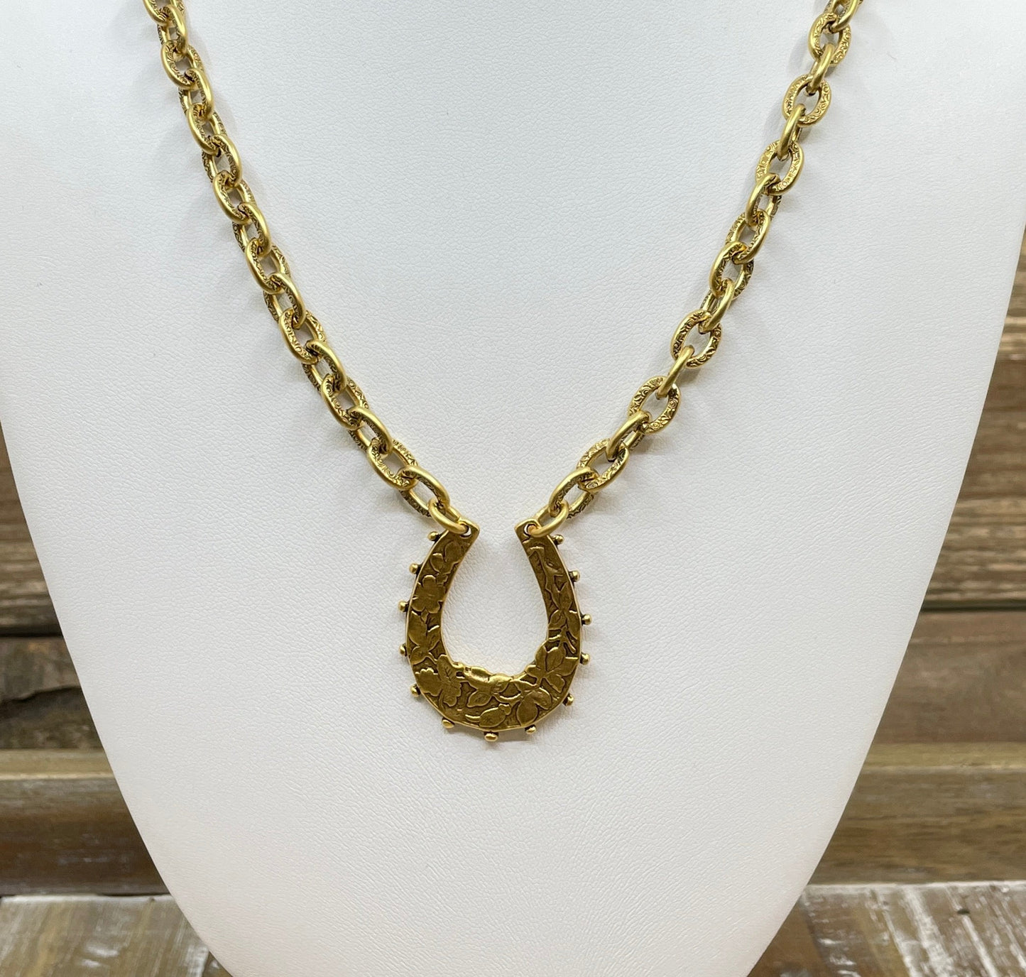Vintage Reproduction Gold Plated 17" Chain with Horseshoe Pendant, side view